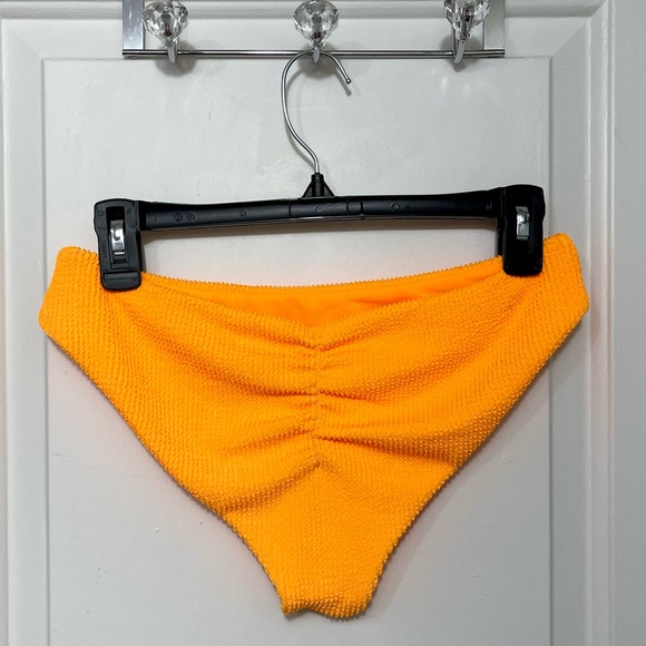New CYN AND LUCA Pucker Ruched Back Bikini Bottoms Size L - Picture 5 of 8